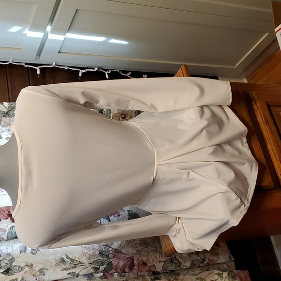 Pretty top by Daisy Fuentes - Picture 4 of 4